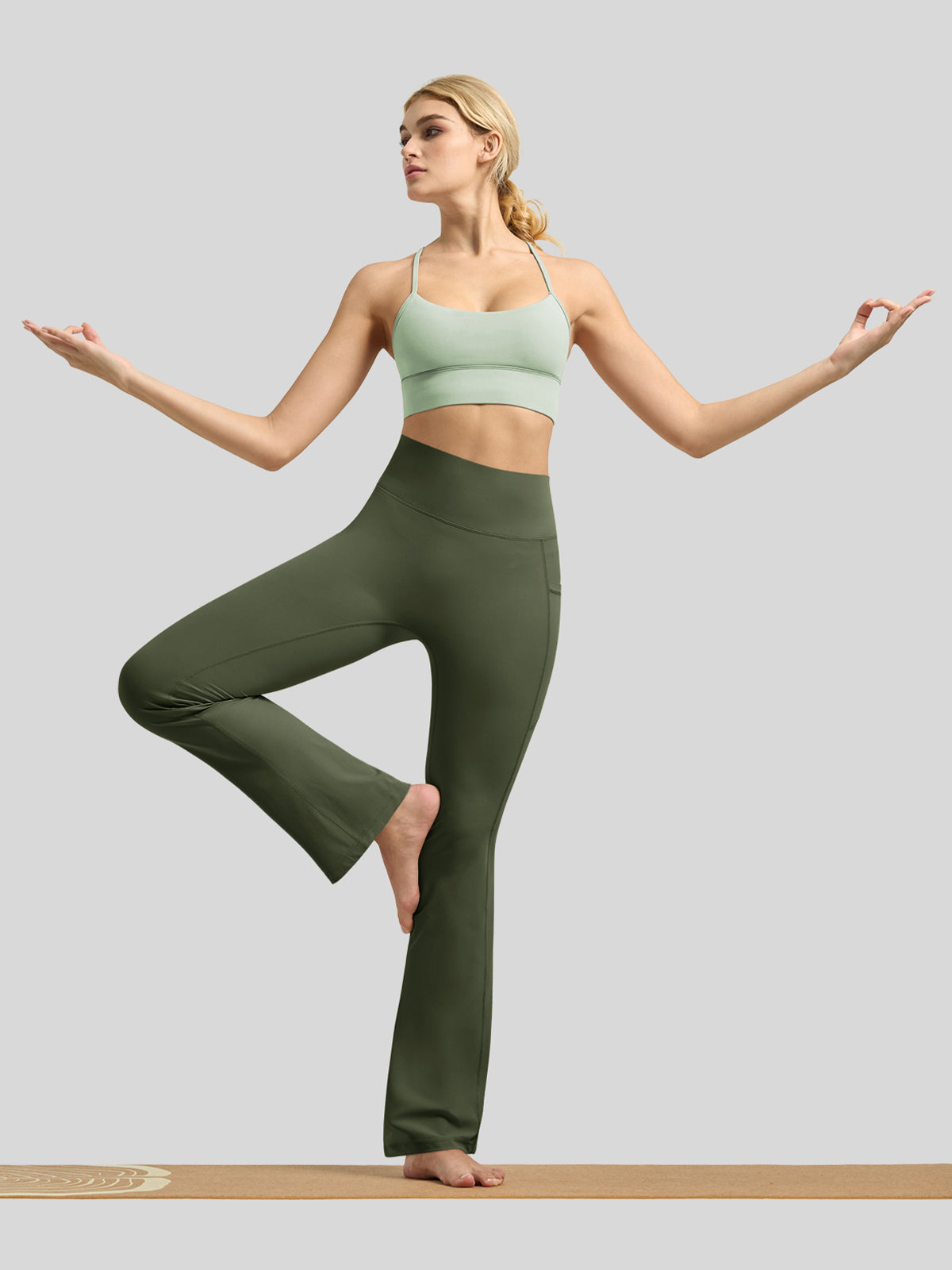 Women's Butterflux Pockets Flare Leggings 31 Inch