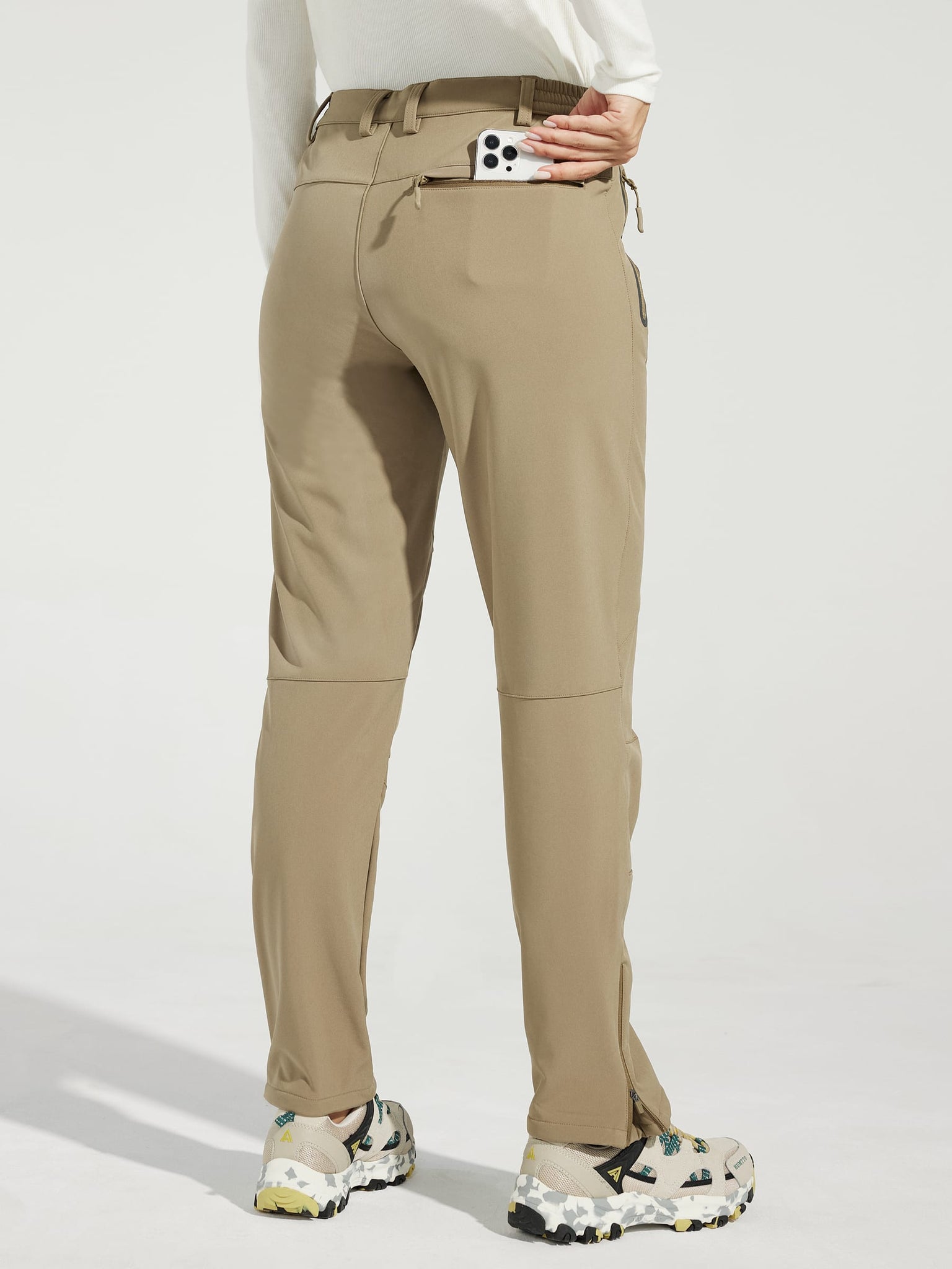 Women's Fleece Lined Snow Cargo Pants_Khaki_model2