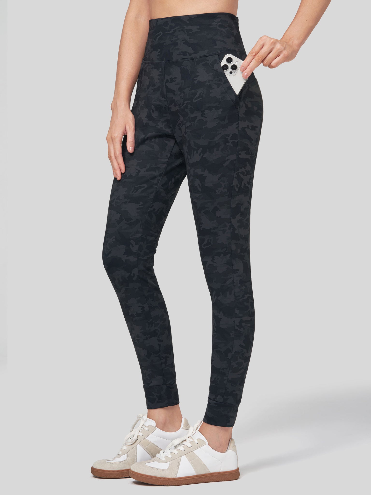 Women's High-Rise Fleece Slim-Fit Jogger