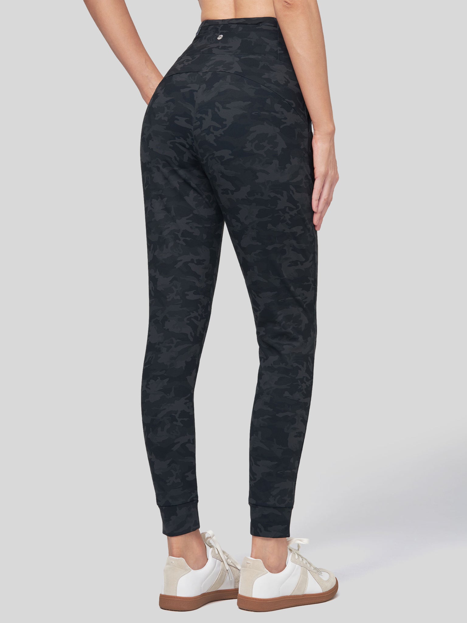 Women's High-Rise Fleece Slim-Fit Jogger