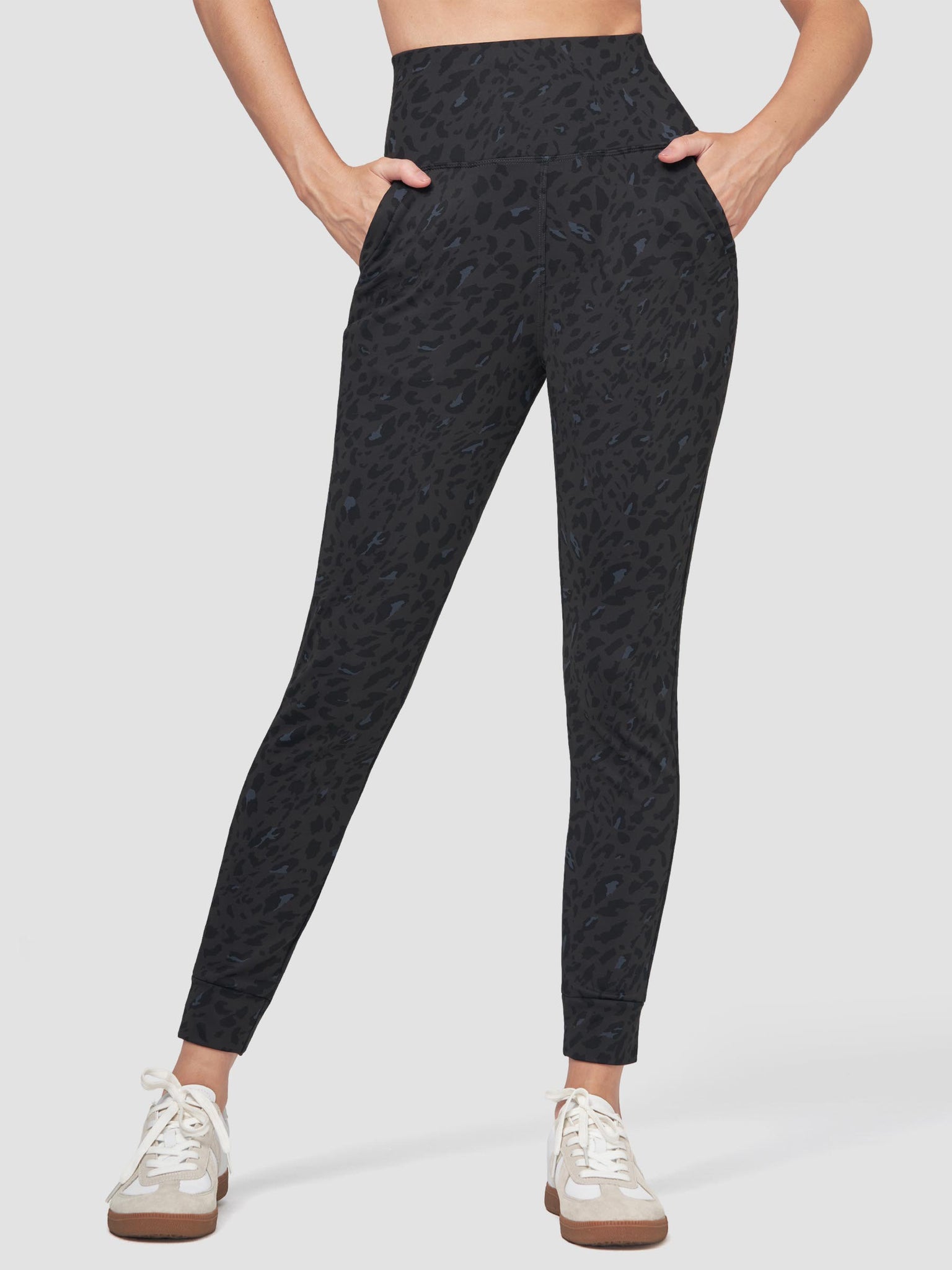 Women's High-Rise Fleece Slim-Fit Jogger