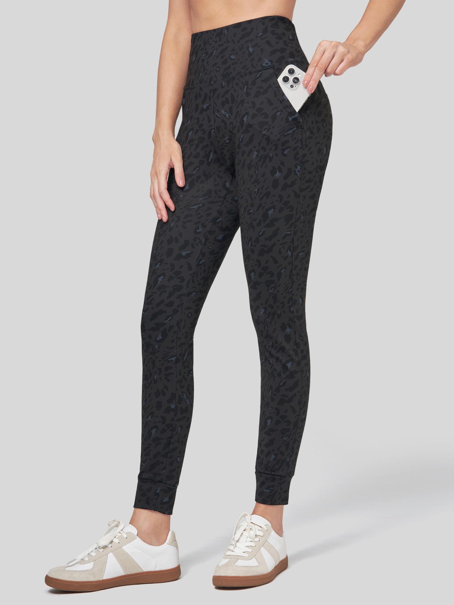 Women's High-Rise Fleece Slim-Fit Jogger