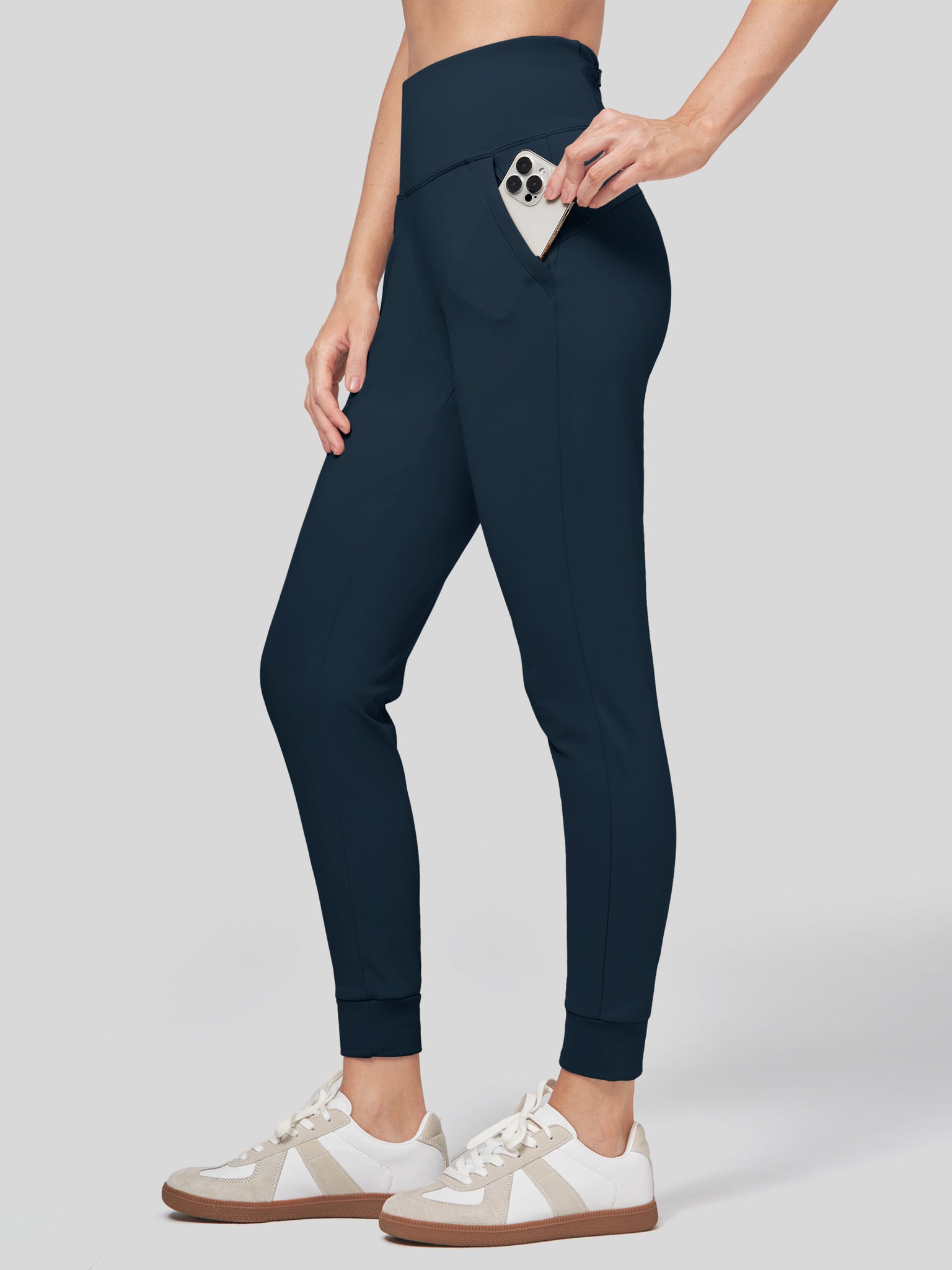 Women's High-Rise Fleece Slim-Fit Jogger