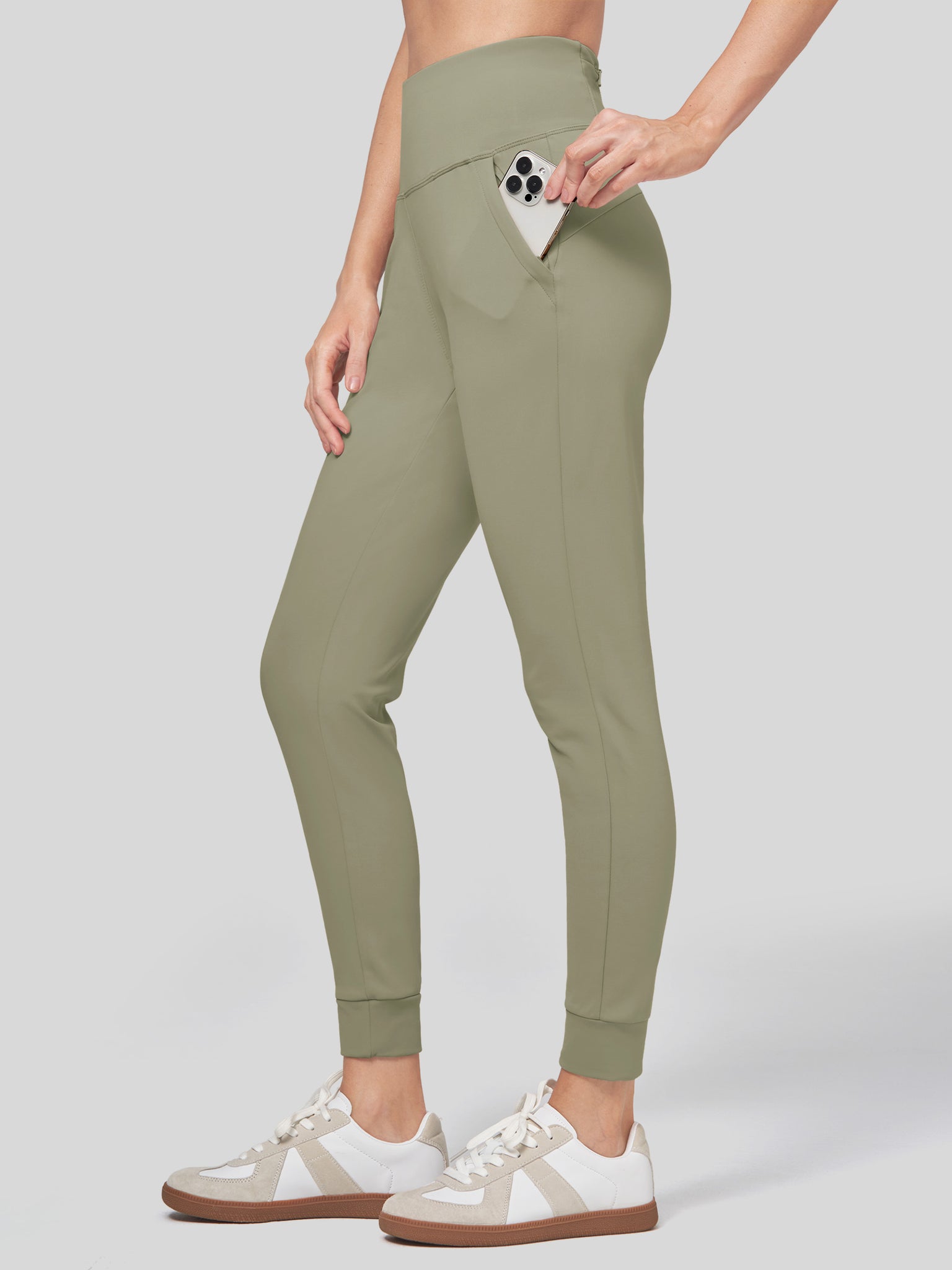 Women's High-Rise Fleece Slim-Fit Jogger