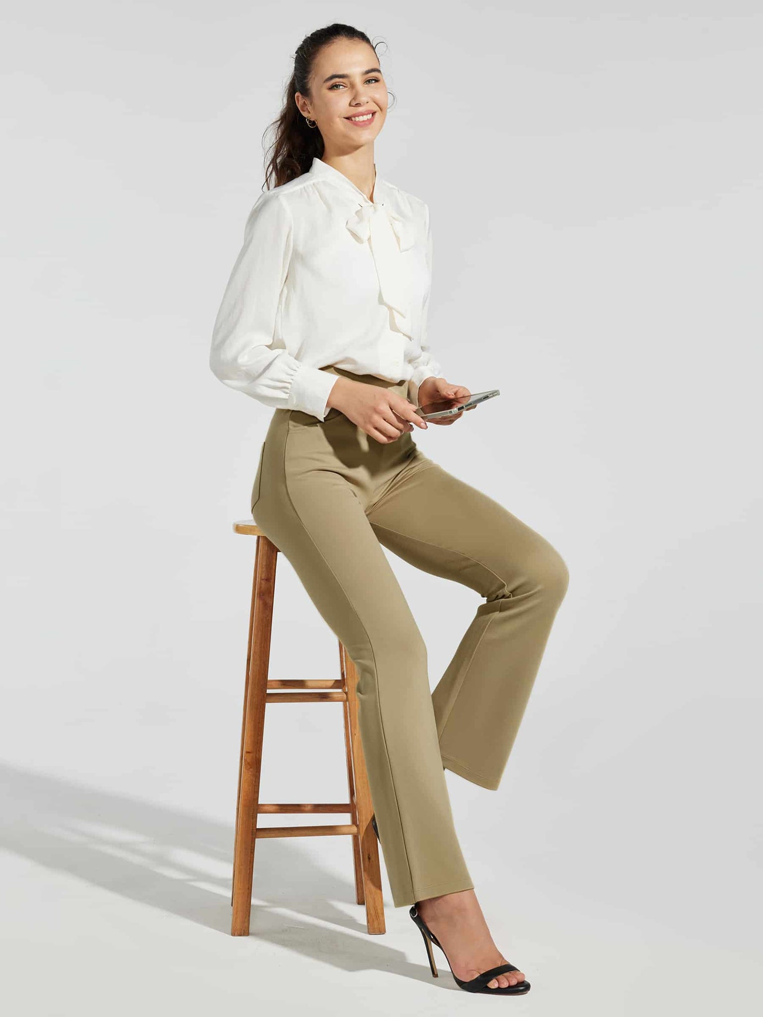 Women's Pull-On Slim Bootcut Pants_Khaki_model4