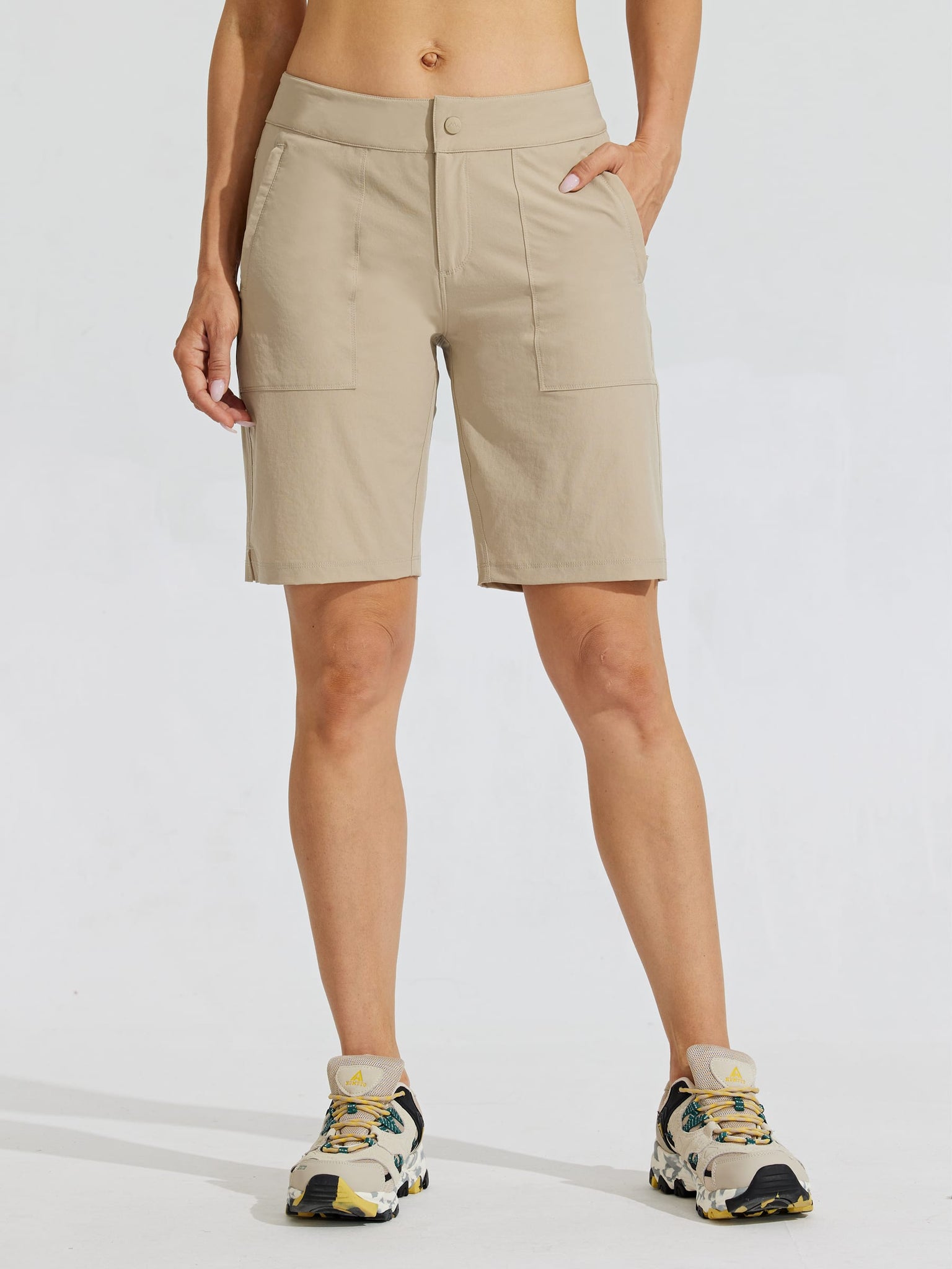 Women's Quick Dry Cargo Shorts_Khaki_model1
