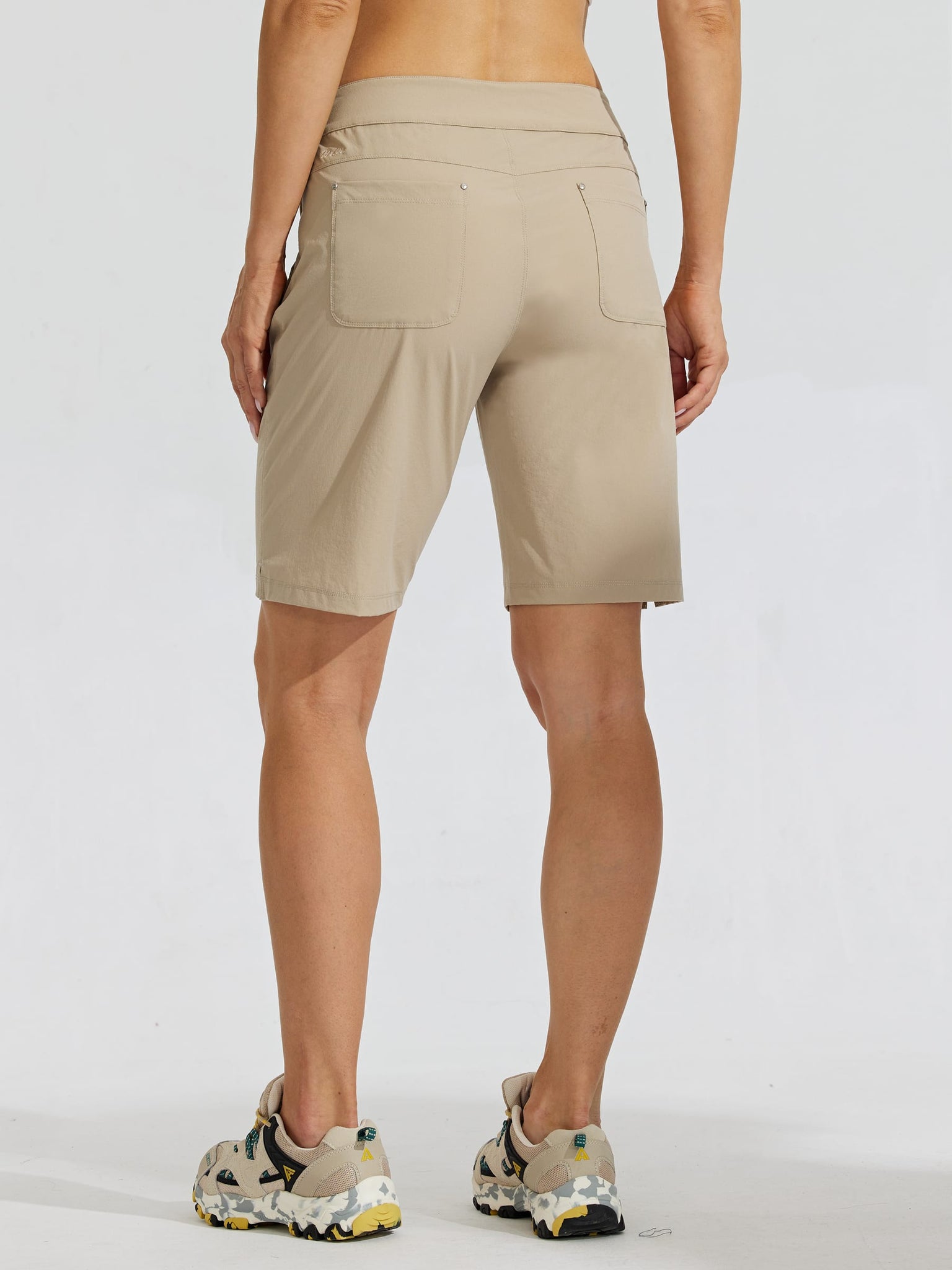 Women's Quick Dry Cargo Shorts_Khaki_model2