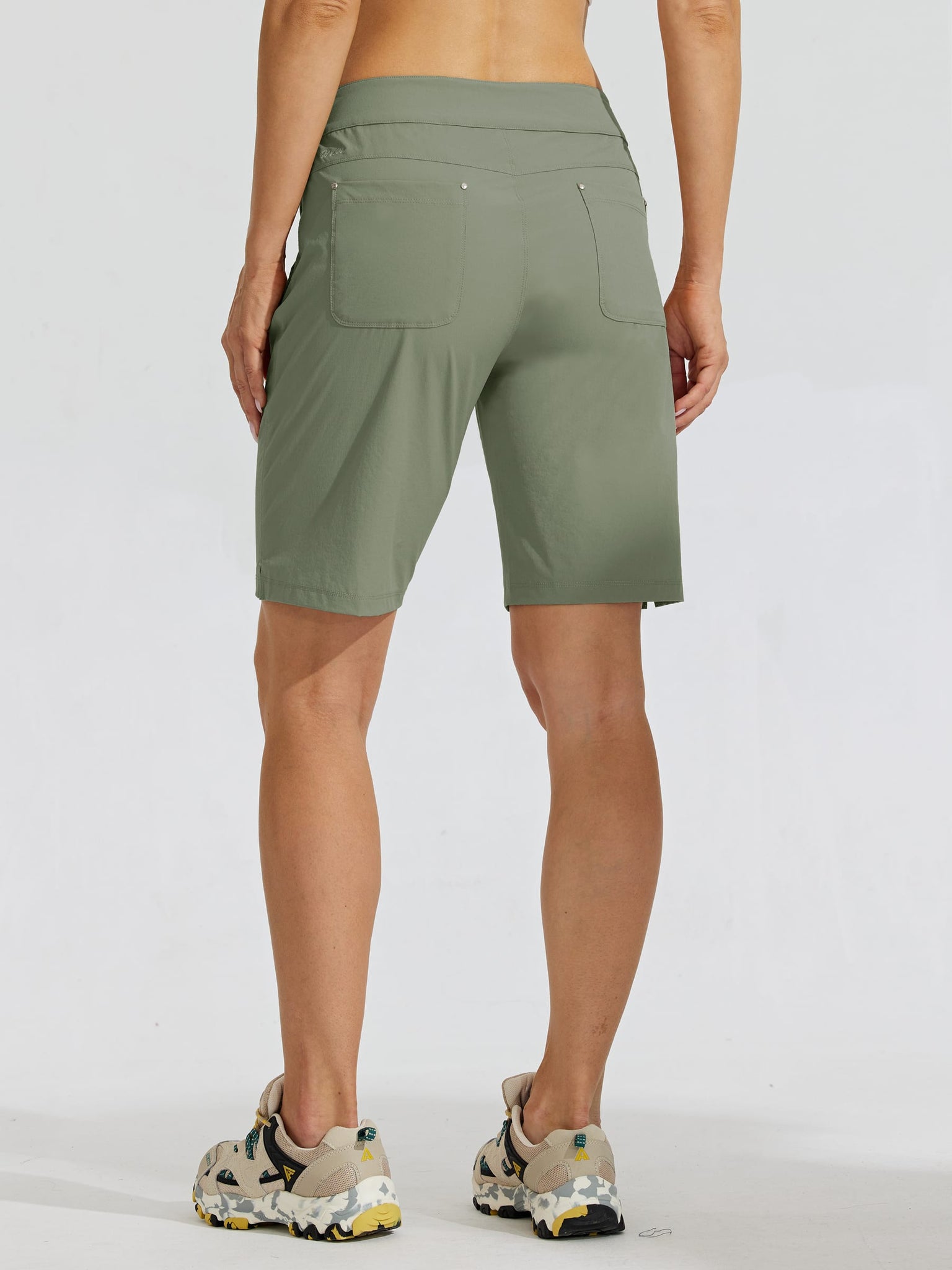Women's Quick Dry Cargo Shorts_Green_model2