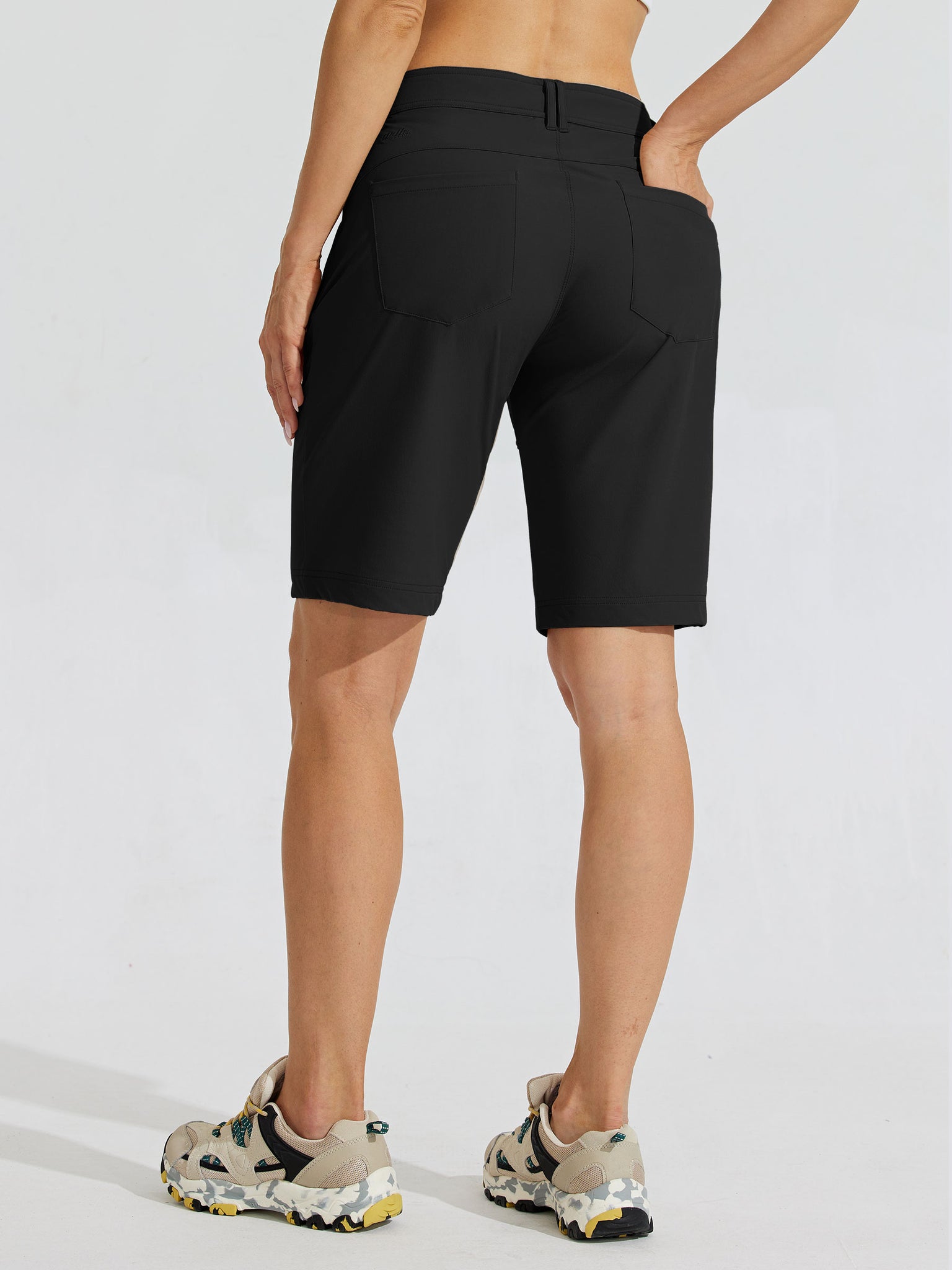 Women's Slim Leg Golf Shorts 10Inch_Black_model2