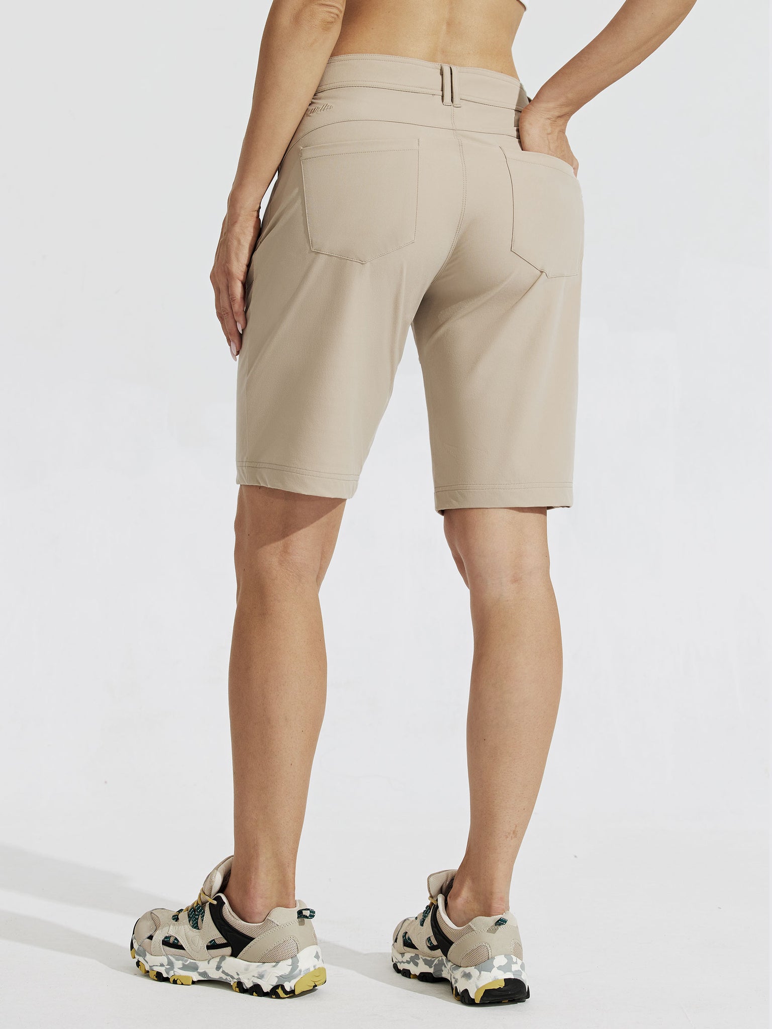 Women's Slim Leg Golf Shorts 10Inch_Khaiki_model2
