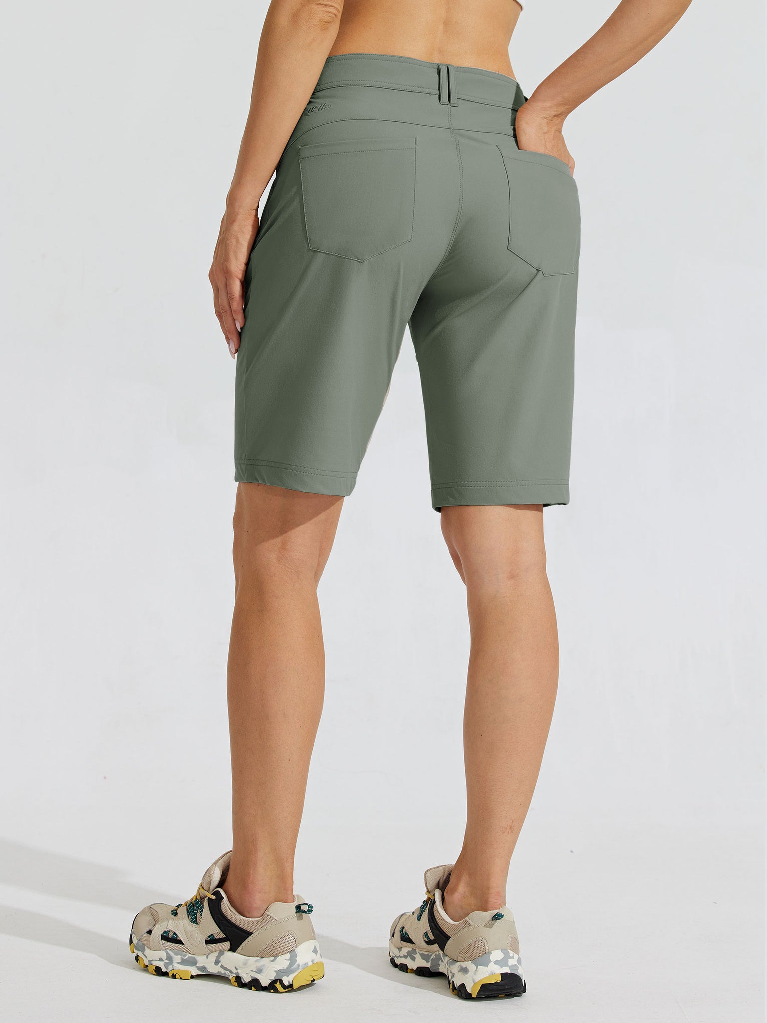 Women's Slim Leg Golf Shorts 10Inch_Green_model3